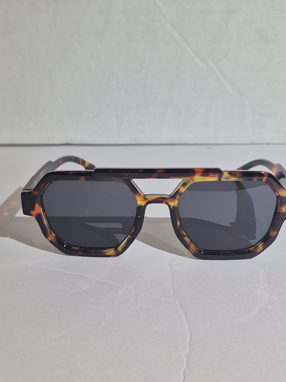 Tortoiseshell Geometric Frame Womems Sunglasses - Dark Lens